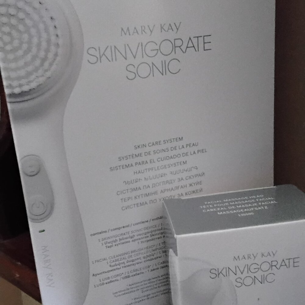 New MaryKay Skinvigorate Skin Care System With Facial Massage Head!!!